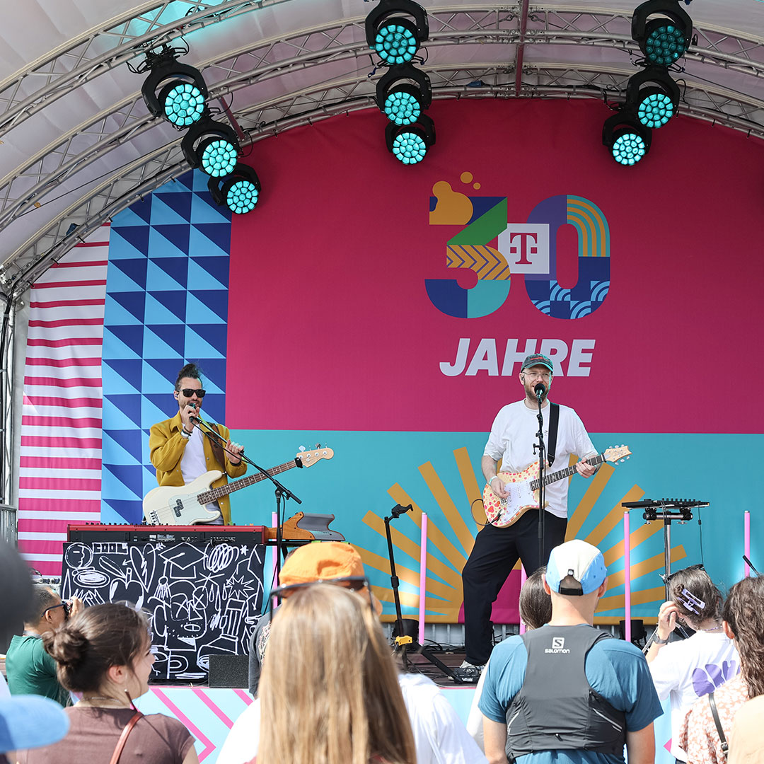 30 Jahre Telekom Band spielt auf Bühne